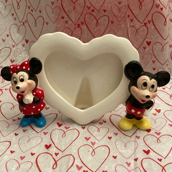 ADORABLE Ceramic HEART FRAME w/3D Minnie& Mickey Mouse; integrated rear support - Picture 1 of 6